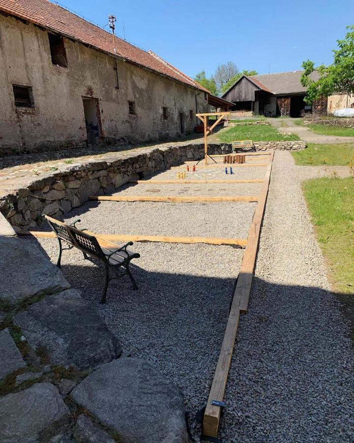 Zámek Mokrosuky Esterno foto