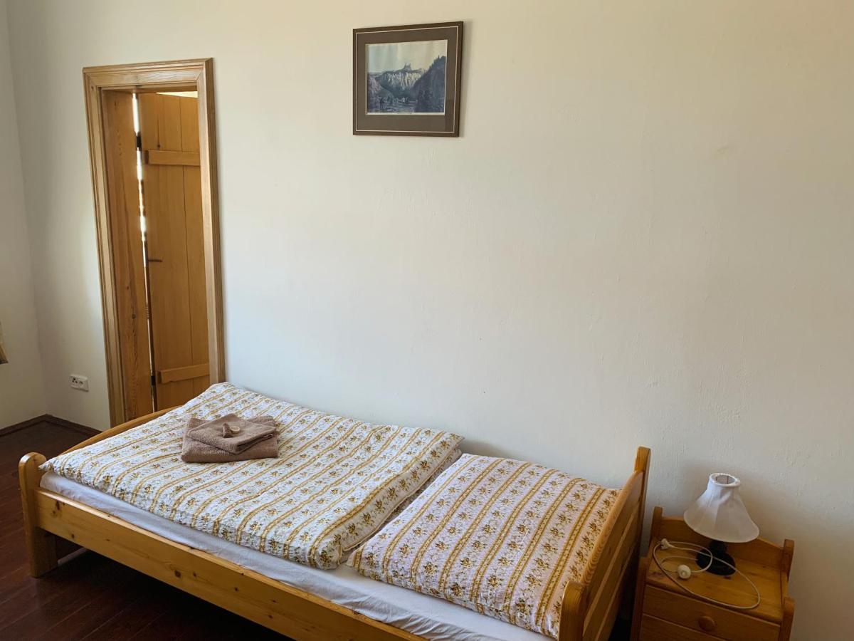 Zámek Mokrosuky Esterno foto